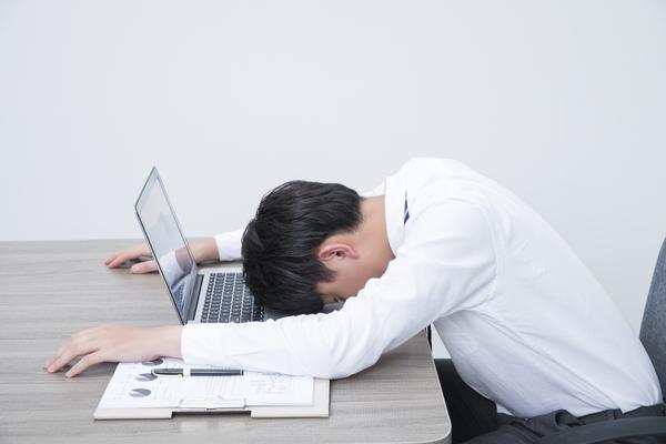 孕中期穿重婚纱：法律视角下的职场权益与健护 图1
