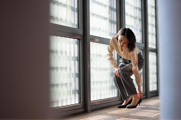 《结婚穿不了高跟鞋，新郎的崩溃时刻！》 图2
