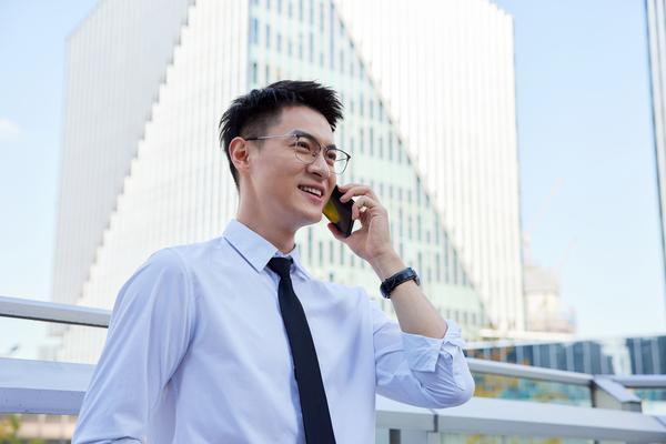 家庭暴力：打电话寻求帮助 图1