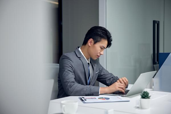 外派工作兼顾家庭关系:平衡工作与家庭的实用技巧 图2