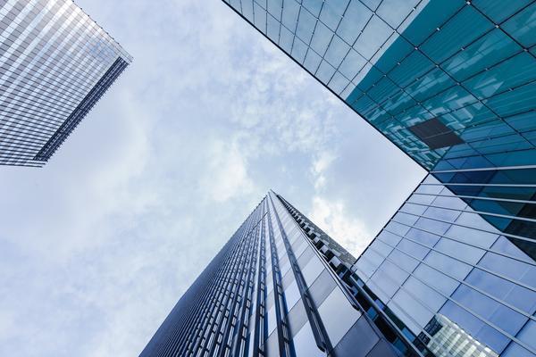 《盛装出席：大气隆重婚礼入场图片让你体验一场视觉盛宴》图1