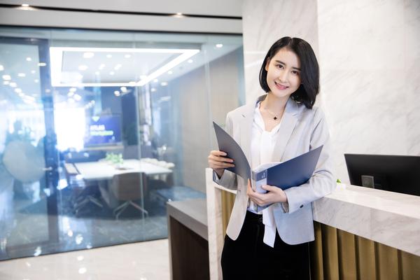 同事结婚，别人慷慨解囊500元：这份人情让人感慨不已图1