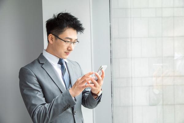 《手机：破坏家庭关系的元凶吗？》 图2