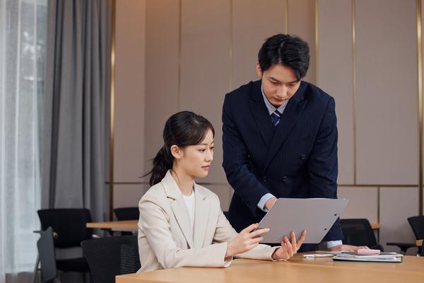 《首席继承生人：探究我国新一代领导人的成长之路》图1