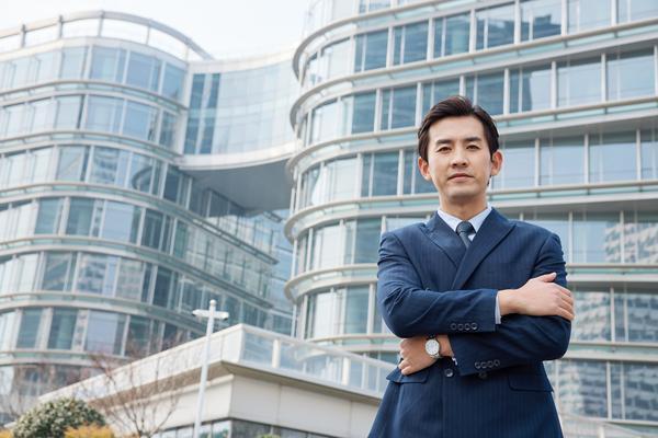《国企领导涉外婚姻：一段充满争议的故事》 图2