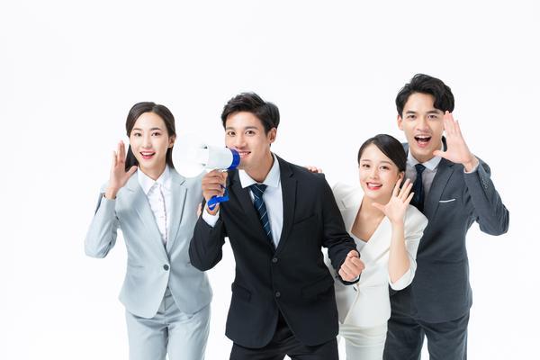 老年人的家庭关系对年轻人的影响:如何处理代沟和沟通问题 图1