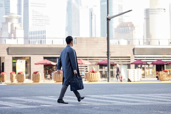 《分居两地，什么都靠自己：现代都市里独立生活的智慧与勇气》 图1