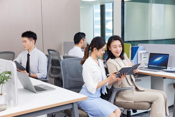 “分居2年了还在上班吗？这对夫妻的现状让人惊讶！”图1