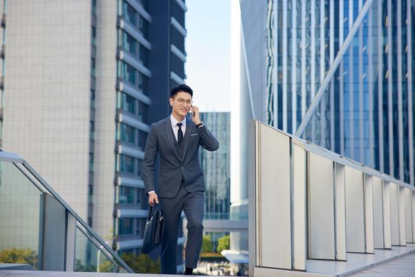 分居期间，是否要定期给孩子打电话成为家庭争议焦点 图2
