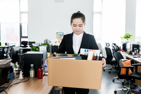 知乎上关于长期分居是否应该离职的讨论图1