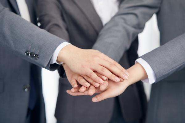 《餐厅惊现家庭暴力事件，员工勇敢制止引社会关注》图1