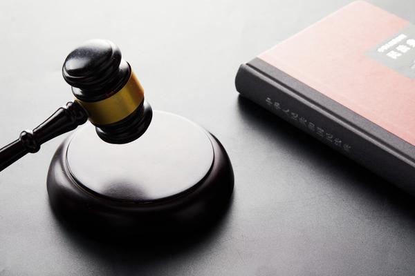 不赡养老人与孙子争夺遗产：法律视角下的赡