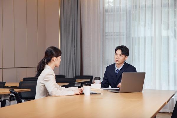 《程野挑拨老板家庭关系，引发职场争端》图1