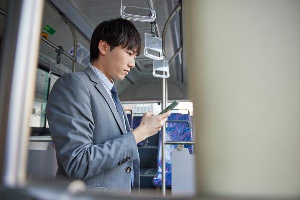 公交车上的故事：我们结婚吧图1