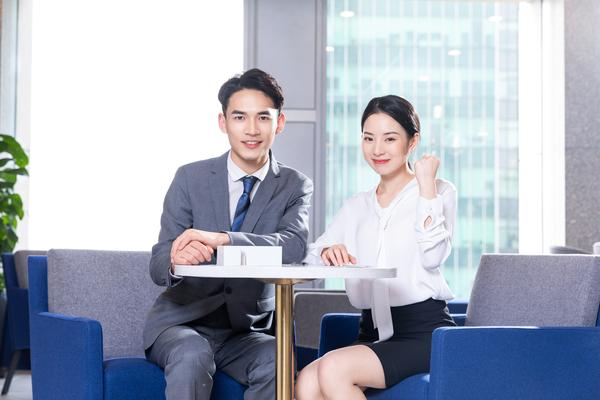打造浪漫结婚照片墙:挂照片的技巧与建议 图2