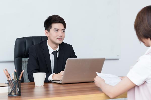 伊犁夫妻两地分居调动政策：缓解家庭分离压力，关爱员工生活图1