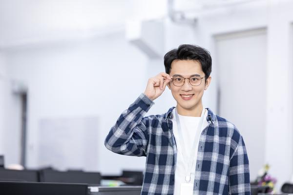 《结婚时,眼镜成为了一种时尚选择》图1