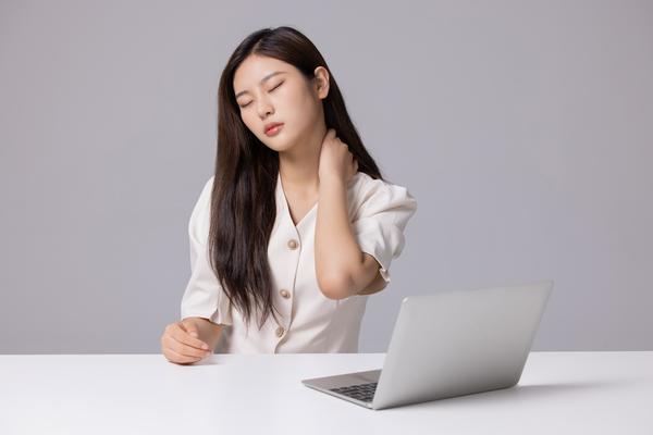 《家庭关系和工作压力之间的平衡:应对压力的实用技巧》图1