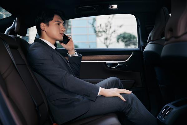 《梦见做轿车结婚：解析梦境背后的寓意》图1