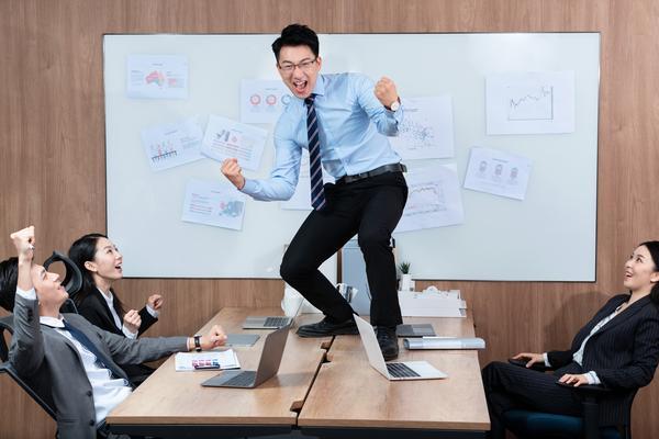 分居劣势：女性在现代社会中的困境 图2