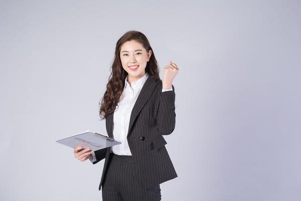 《女孩结婚的婚礼现场：浪漫时刻与传统习俗的融合》图1