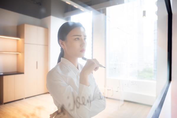 《明日之后：分居的伤感喇叭与生活的调色板》图1