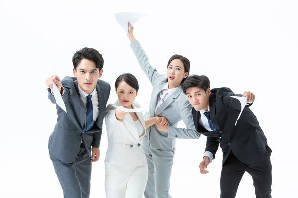 正装结婚证：现代婚礼的新潮流图1