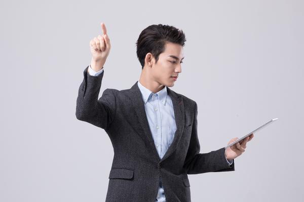 《长期分居的男性：挑战与机遇的并存》图1