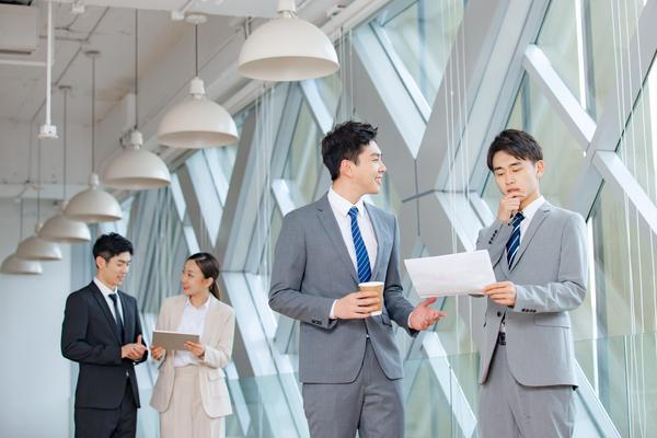 《两地分居怎么挽回感情：从沟通到实际行动》 图2