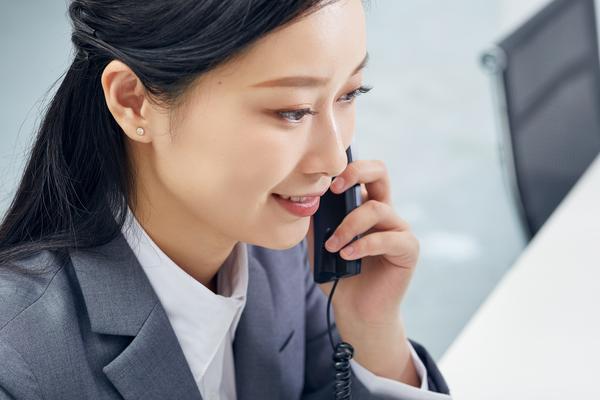 两地分居的孤独与无奈：丈夫不打电话的痛苦生活 图1