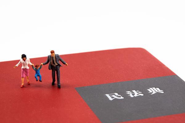小女重婚记：婚姻中的法律困境与道德反思