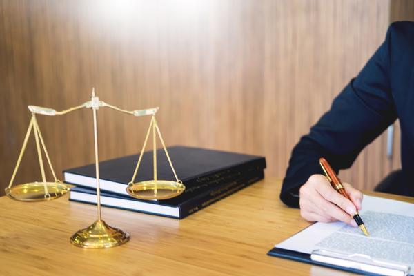 律师最奇葩的离婚案子：揭示离奇背后的法律考量 图2