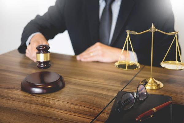 家庭暴力大打孩子是否违法|法律责任与法律界定 图2