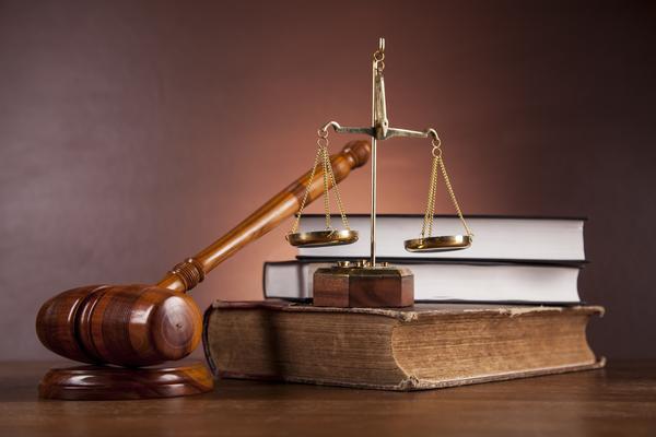 《婚姻法规定：出轨一方如何被判刑及赔偿问题解析》 图1