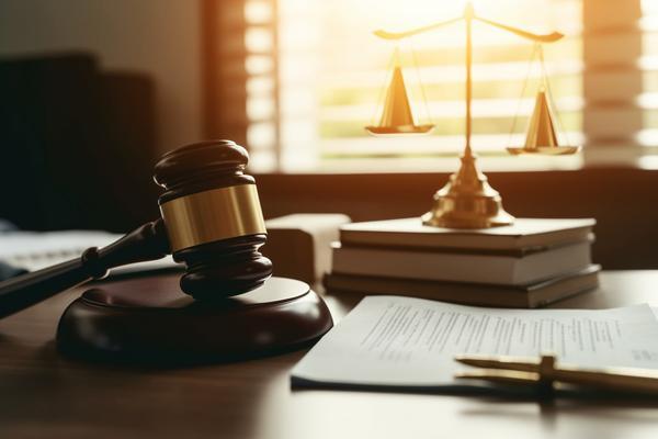 重婚案法庭审判现场：情感纠葛的公开审理 图2
