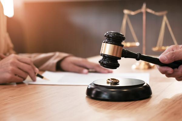 婚姻继承与家庭权益：法律视角下的廖锡荣案件解析 图1