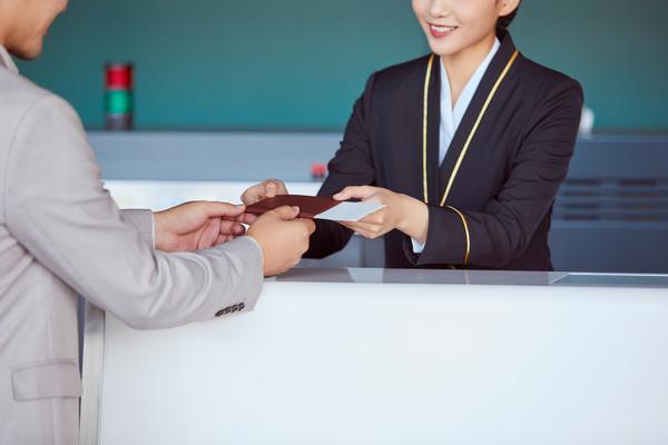 空姐遭受家庭暴力：勇敢站出来，寻求帮助 图1