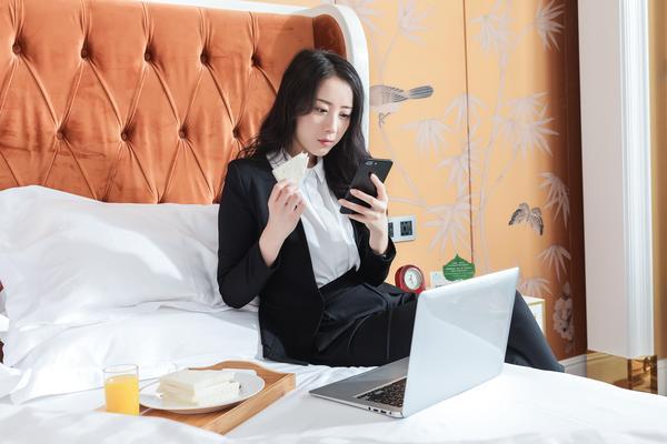 《继承公司后开学：新学期的挑战与机遇》图1