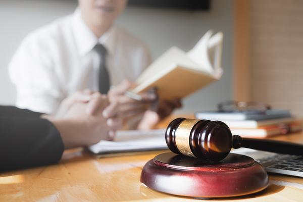 离婚诉讼请律师的好处|婚姻纠纷|法律援助的重要性 图1