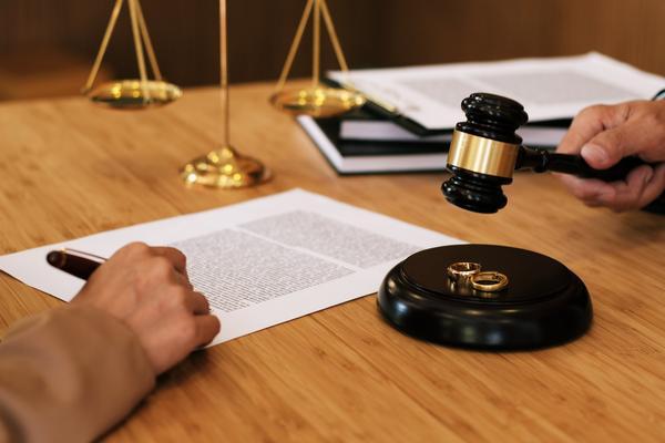 《结婚时誓言：承诺背后的故事与信仰》图1