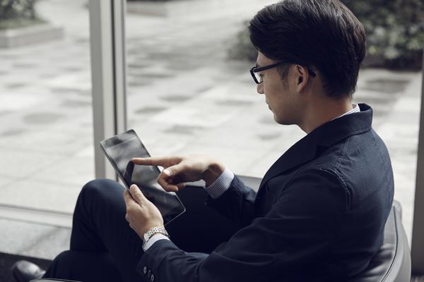 仲裁期间法人转移引发争议，法院如何判断?图1