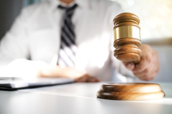 离婚律师收费标准及影响因素解析 图1