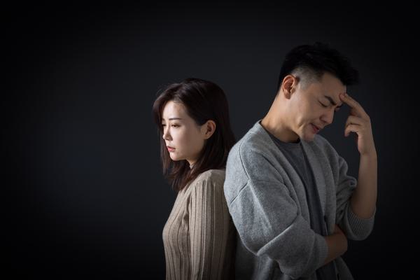 《婚外情曝光：原配夫人的心路历程，小三上位生子的惊人真相》图1