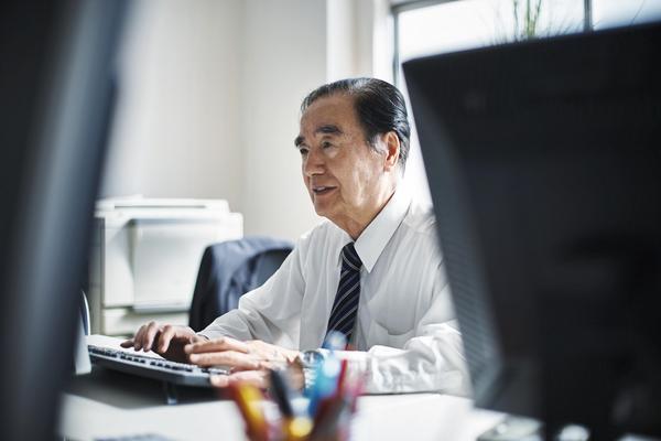辞职在家，用心赡养老人：当代年轻人的新选择图1