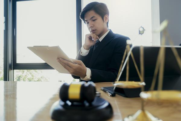 离婚案件家暴律师收费及注意事项|离婚诉讼|律师收费标准 图1