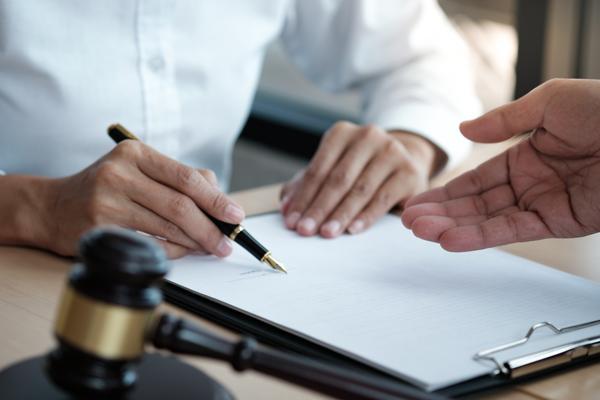 两地分居员工解除劳动合同的法律规定与实务操作 图1