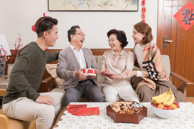 《两地分居过年的解决方案：让你与家人共度团圆时光》 图2